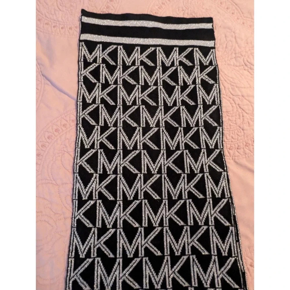 Michael Kors Womens Infinity Loop Scarf Printed Knitted Black Gray Metallic 60in